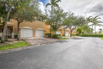 11264 NW 54th Terrace in Doral, FL - Building Photo - Building Photo