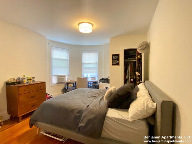 106 Harvard St, Unit 2 in Brookline, MA - Building Photo - Building Photo