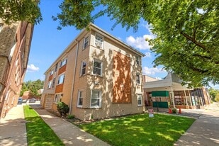 2650 W Touhy Ave in Chicago, IL - Building Photo