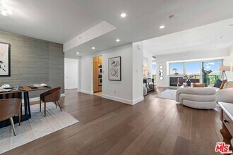 13600 Marina Pointe Dr in Marina Del Rey, CA - Building Photo - Building Photo