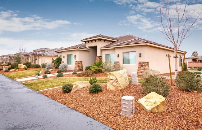 672 Red Mountain Blvd in Ivins, UT - Building Photo - Building Photo