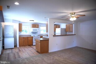 1967 Mountain View Rd in Stafford, VA - Building Photo