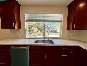 148 Lancaster Way in Vallejo, CA - Building Photo - Building Photo