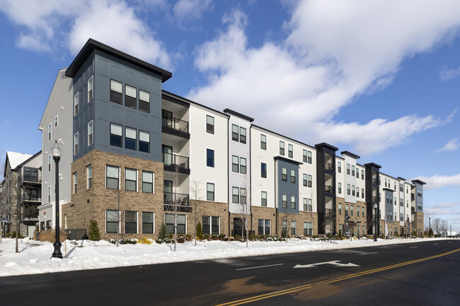 Birchwood Van Metre Elevator condos in Brambleton, VA - Building Photo - Building Photo