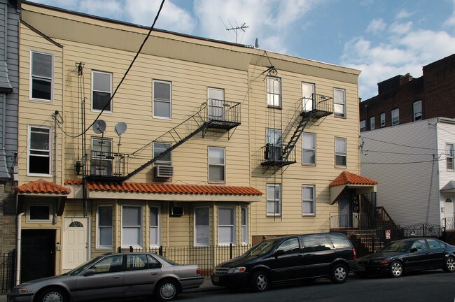 58 Monroe St in Newark, NJ - Building Photo - Building Photo