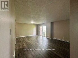 9 Lowndes Ave in Georgina, ON - Building Photo