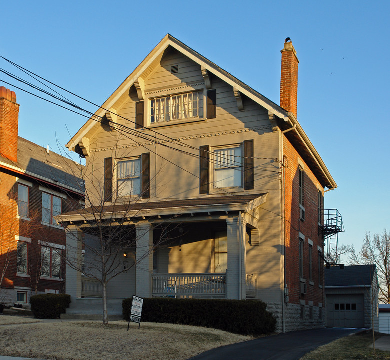 2457 Fairview Ave in Cincinnati, OH - Foto de edificio