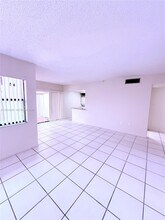 10307 NW 9th St Cir in Miami, FL - Building Photo - Building Photo