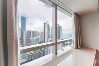 1435 Brickell Ave in Miami, FL - Building Photo - Building Photo