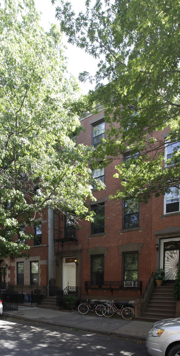 152 Carroll St in Brooklyn, NY - Building Photo
