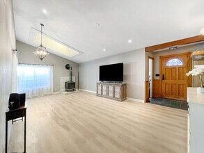 2611 Willow Ct in Simi Valley, CA - Building Photo - Building Photo