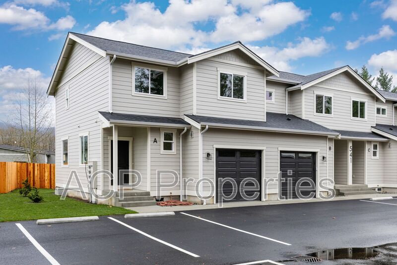 541 Colton Ln in Everson, WA - Foto de edificio