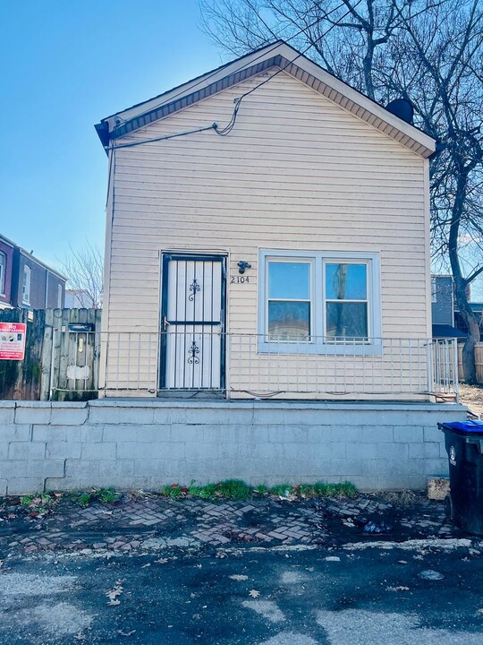 2104 Pirtle St in Louisville, KY - Building Photo