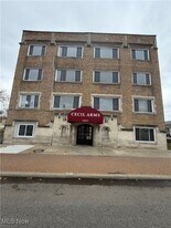 13671 Euclid Ave in East Cleveland, OH - Building Photo