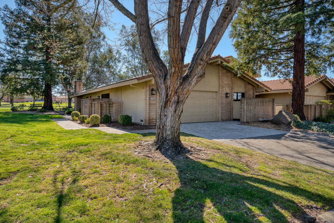 7149 Murieta Pkwy in Rancho Murieta, CA - Building Photo