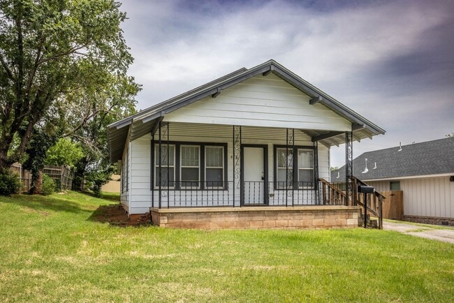 property at 616 N 4th St