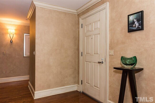 510 Glenwood Ave in Raleigh, NC - Building Photo - Building Photo