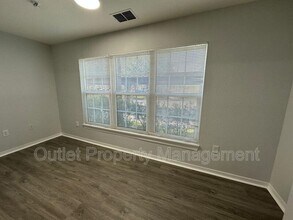 5467 Vineland Rd in Orlando, FL - Building Photo - Building Photo