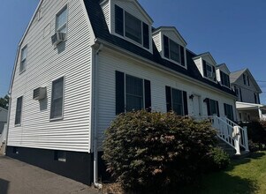 263 Middletown Ave, Unit 263 Middletown Avenue in Wethersfield, CT - Foto de edificio - Building Photo