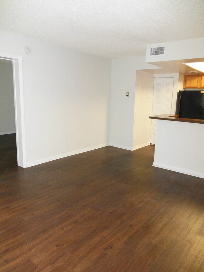 708 Executive Center Dr in West Palm Beach, FL - Building Photo - Building Photo