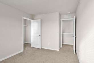 8975 N 167th St in Bennington, NE - Building Photo - Building Photo