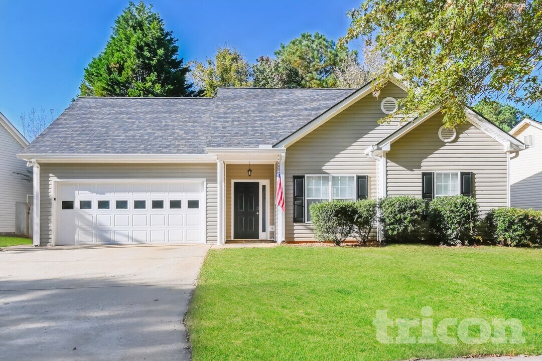 140 Carl Barrett Dr in Canton, GA - Building Photo