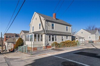 18 Loreto St, Unit 1 in Providence, RI - Foto de edificio - Building Photo