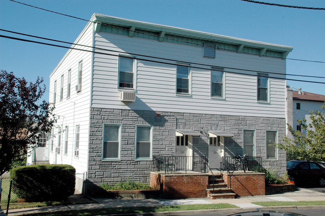 288 Main St in East Rutherford, NJ - Building Photo