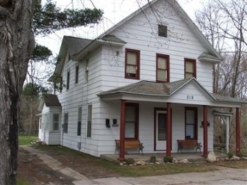 218 N Baldwin St in Whitehall, MI - Foto de edificio