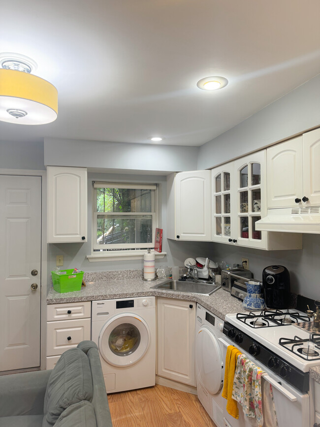 109 Palisade Ave, Unit 1, Unit 1