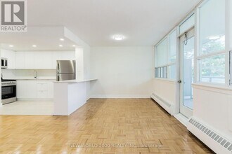 33 Erskine Ave in Toronto, ON - Building Photo - Building Photo