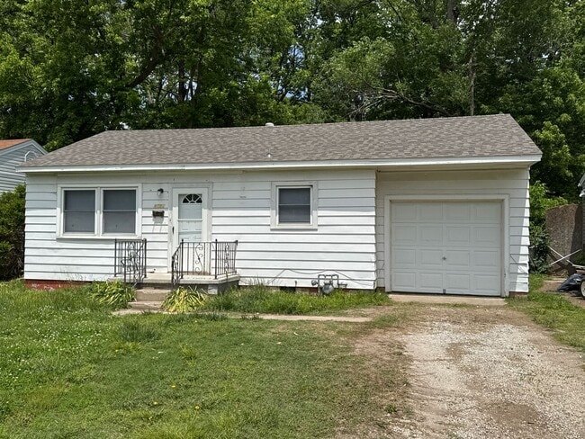property at 1413 E Pacific St