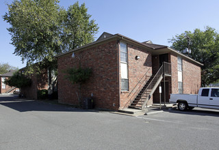 University Crossings in Memphis, TN - Building Photo - Building Photo