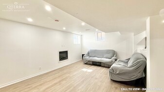 15 Sleepy Hollow Pl in Whitby, ON - Building Photo