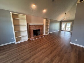 1049 Mustang Ct in Franklin, IN - Building Photo - Building Photo