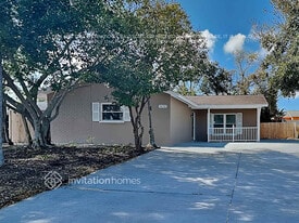 1410 Stonehaven Way in Tarpon Springs, FL - Building Photo