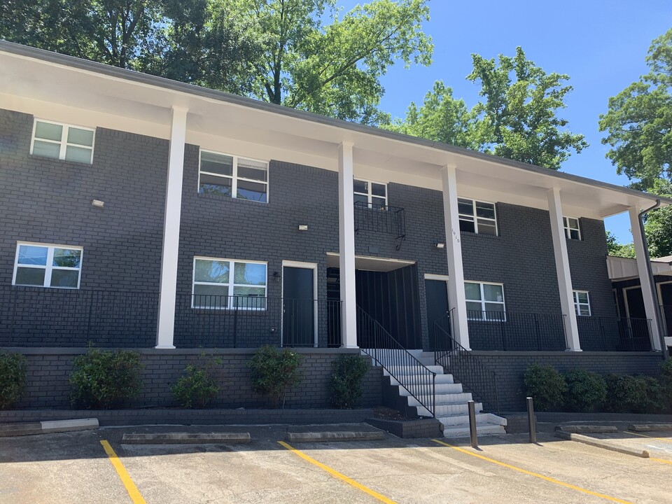 1910 Center Ave in Atlanta, GA - Building Photo