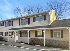 1420 S 14th St in St. Charles, IL - Building Photo