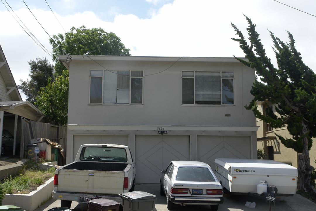 3604 Rhoda Ave in Oakland, CA - Building Photo