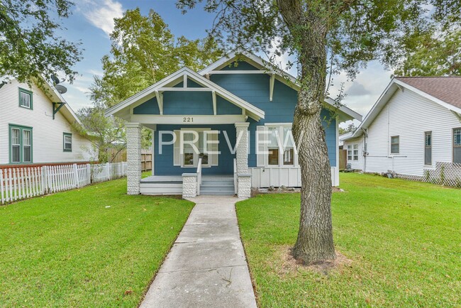 221 11th Ave N in Texas City, TX - Building Photo - Building Photo