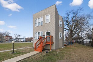 1144 W 68th St, Unit 2 in Chicago, IL - Building Photo