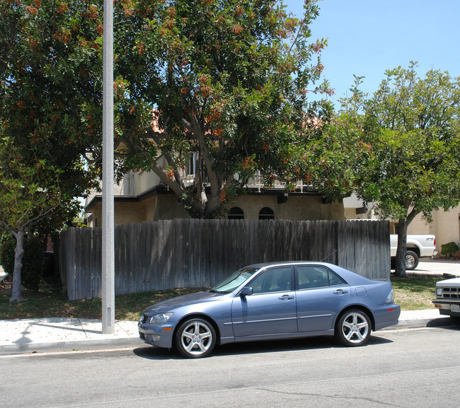 7901 Glencoe Dr in Huntington Beach, CA - Foto de edificio - Building Photo