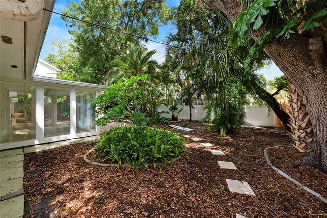 3125 W Waverly Ave in Tampa, FL - Building Photo - Building Photo