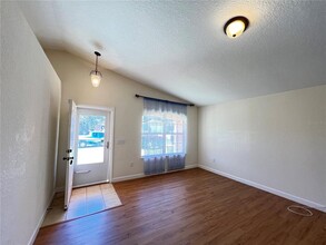4884 NE 122nd Ave in Wildwood, FL - Foto de edificio - Building Photo