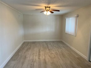 4037 Topsail Trail in New Port Richey, FL - Building Photo - Building Photo