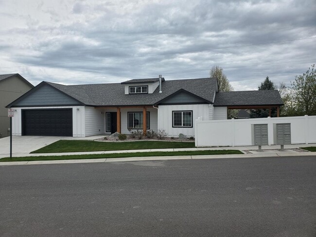 property at 602 E Canterbury Ln