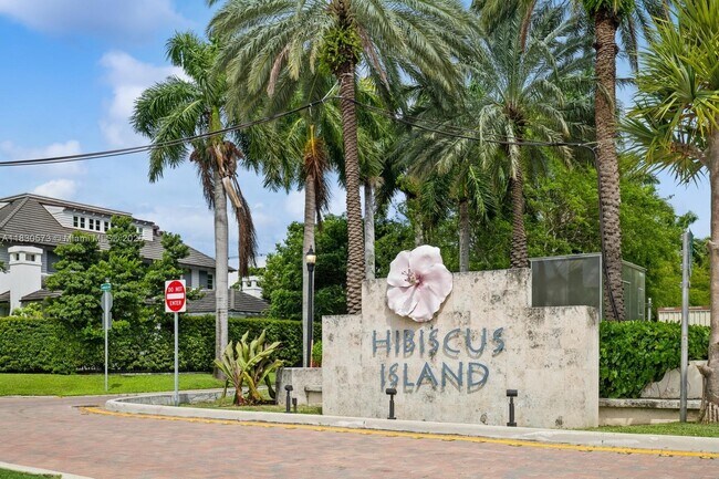 property at 405 N Hibiscus Dr