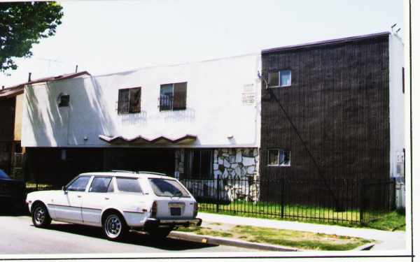 1427 W Parade St in Long Beach, CA - Building Photo