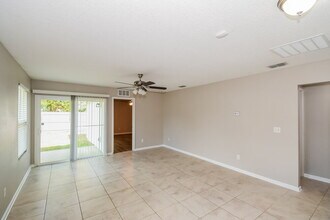 8403 Thor St in Jacksonville, FL - Foto de edificio - Building Photo