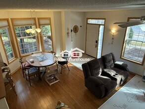 3029 Hemingway Tr in Maplewood, MN - Building Photo - Building Photo